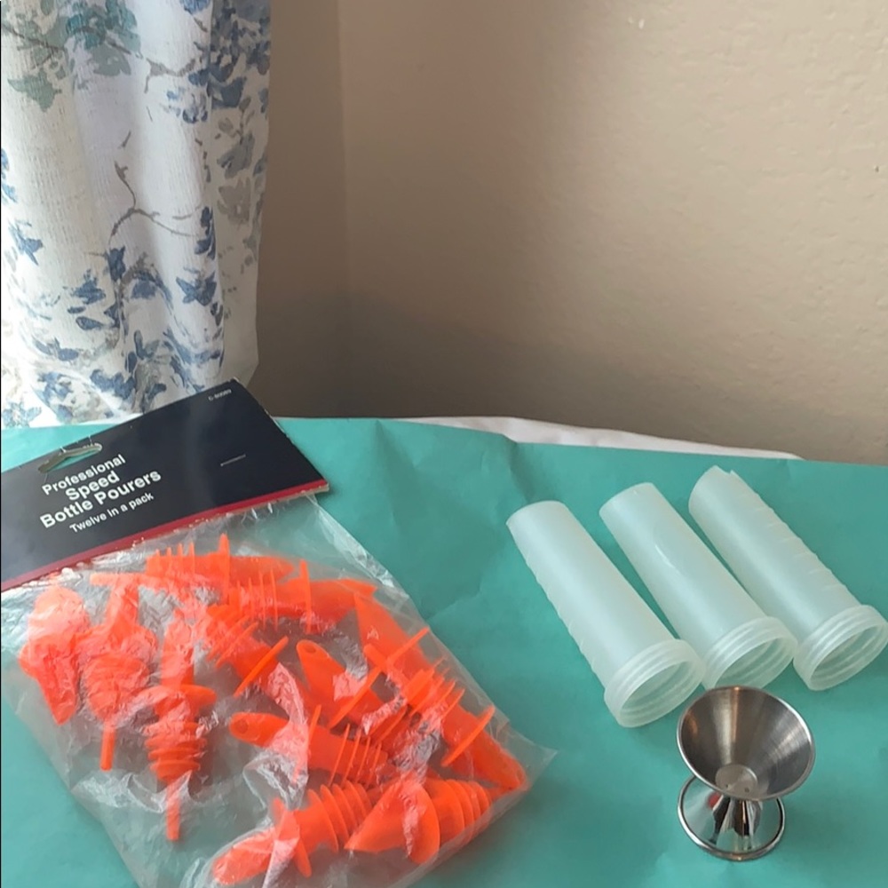 NWOT.. Bar Accessories